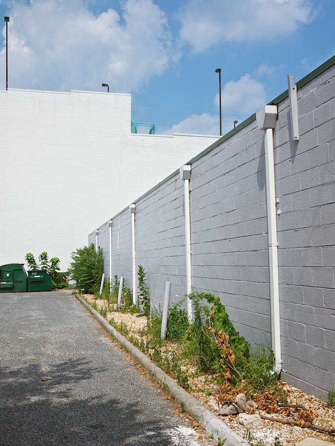 Bethesda alley in the summer heat.