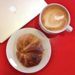 Croissant, Café au lait, MacBook Air